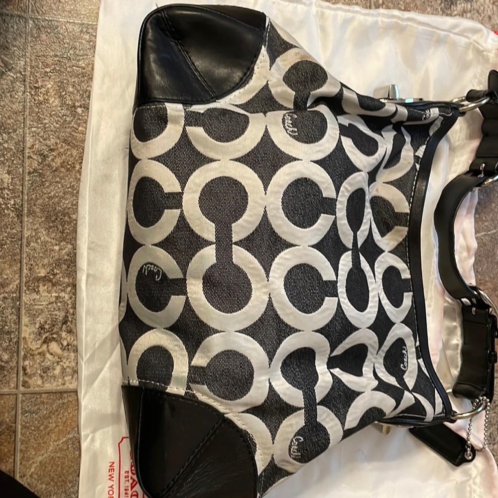 Hobo style handbag